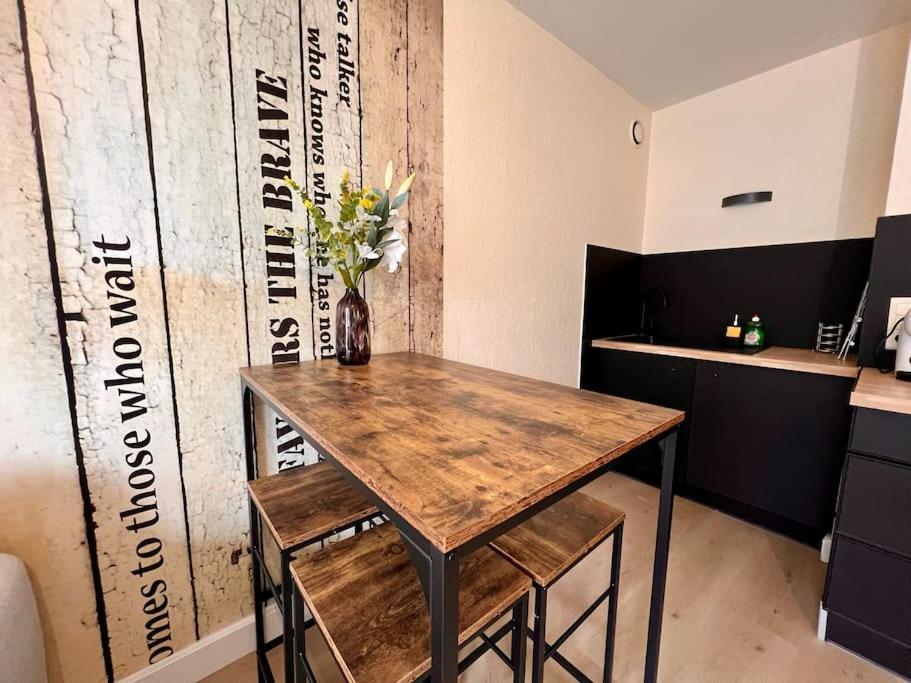 Appartement Climatise 4Prsn Au Pied De La Citadelle Besançon Buitenkant foto